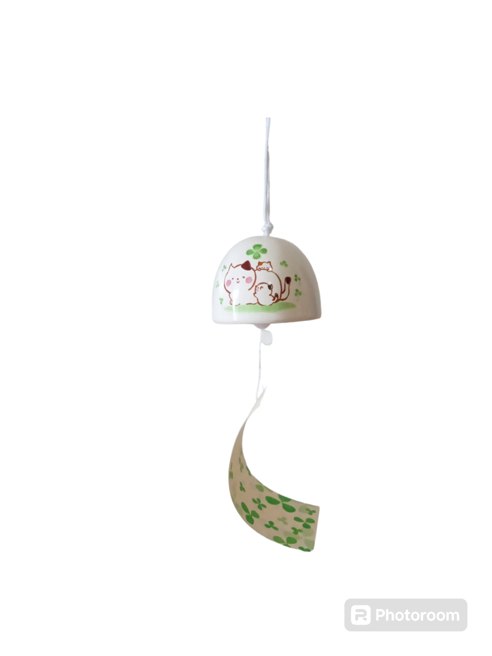 La parola furin significa campanella al vento, costruito a mano in ceramica o vetro, con sotto un cartoncino che mosso dal vento la fa suonare e sul quale uno può scrivere un desiderio, una poesia o una preghiera. Solitamente in Giappone sono posizionati sotto i tetti d'estate  per poter suonare con il vento. Decorativi e significativi i furin arrivano da una bellissima tradizione giapponese.