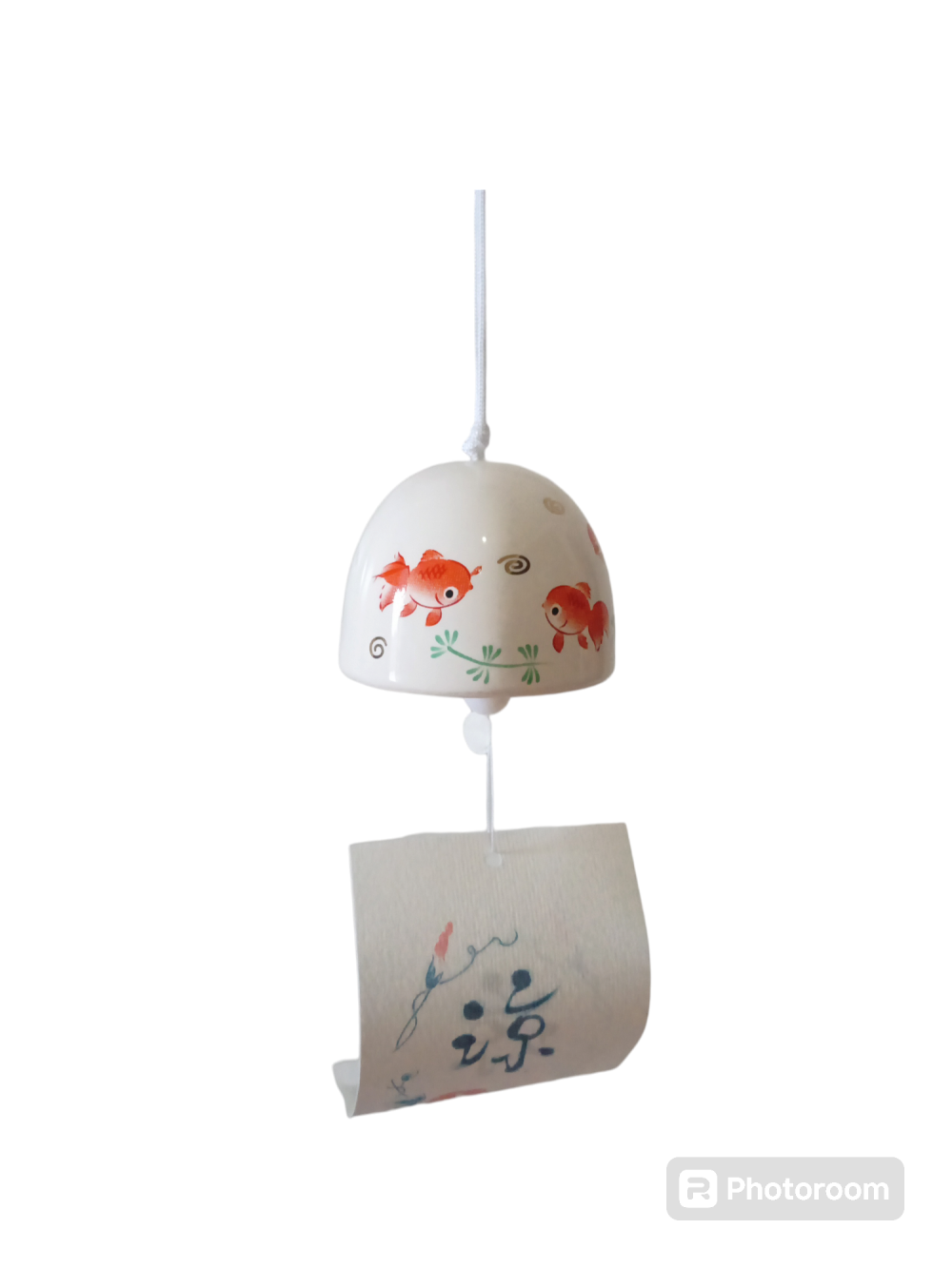 La parola furin significa campanella al vento, costruito a mano in ceramica o vetro, con sotto un cartoncino che mosso dal vento la fa suonare e sul quale uno può scrivere un desiderio, una poesia o una preghiera. Solitamente in Giappone sono posizionati sotto i tetti d'estate  per poter suonare con il vento. Decorativi e significativi i furin arrivano da una bellissima tradizione giapponese.