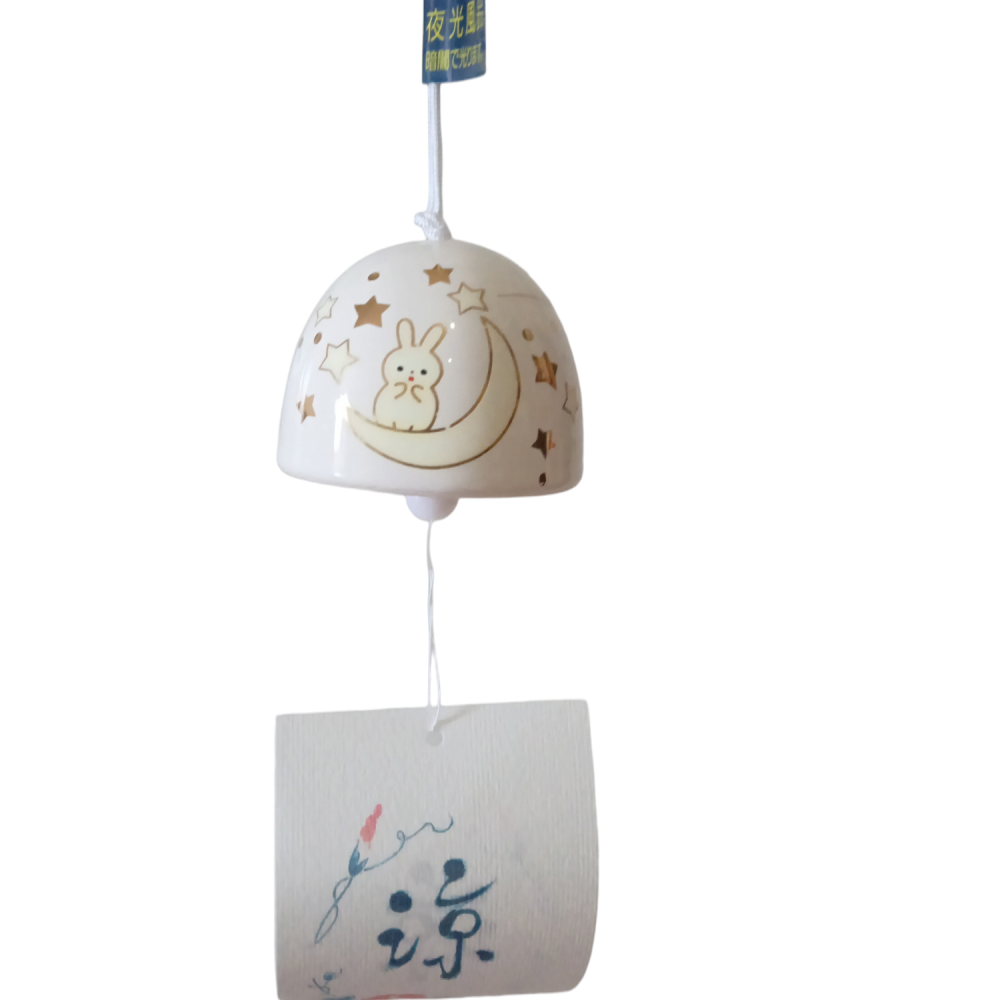 La parola furin significa campanella al vento, costruito a mano in ceramica o vetro, con sotto un cartoncino che mosso dal vento la fa suonare e sul quale uno può scrivere un desiderio, una poesia o una preghiera. Solitamente in Giappone sono posizionati sotto i tetti d'estate  per poter suonare con il vento. Decorativi e significativi i furin arrivano da una bellissima tradizione giapponese.